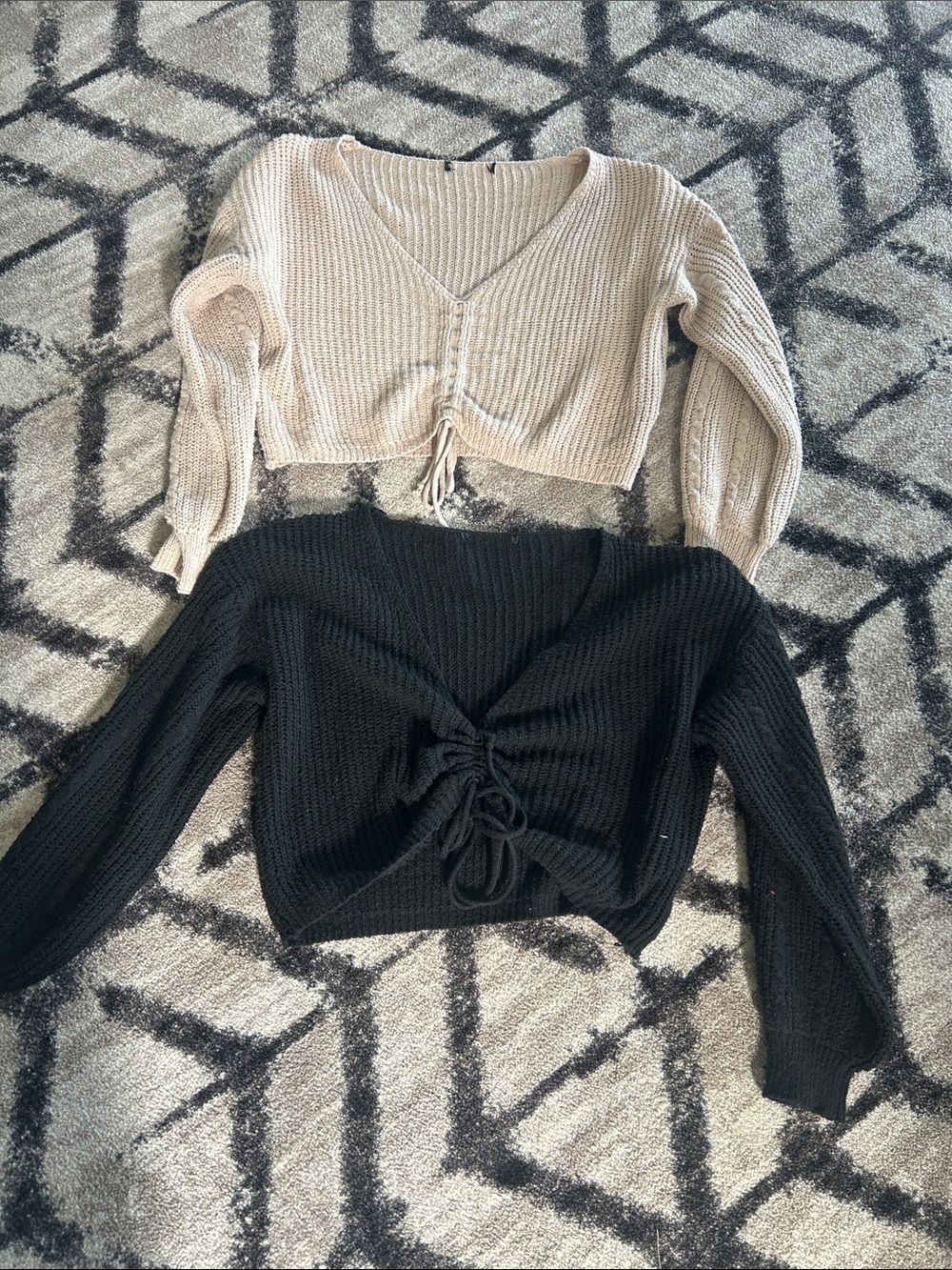 Women’s V-Neck Cropped Sweater Set - Black and Cream
